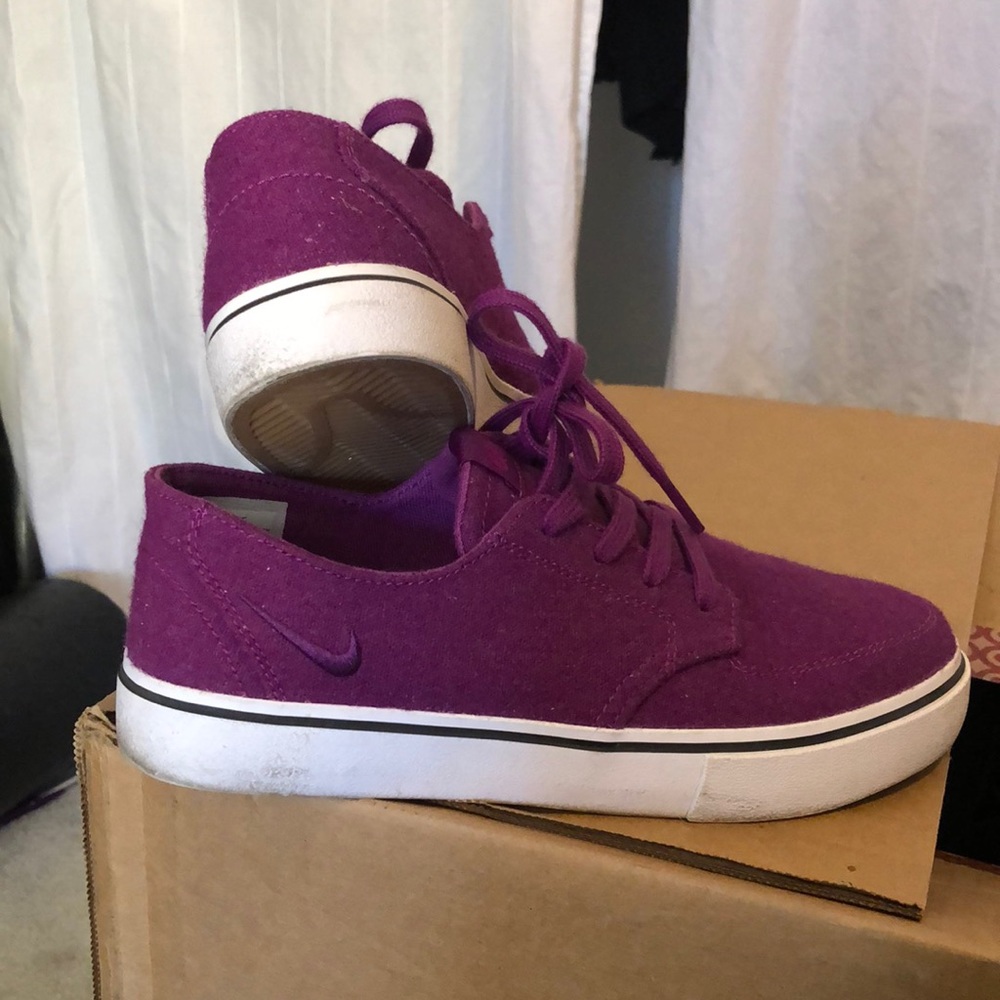 Nike Braata